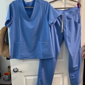 New without tags figs women’s scrub set large